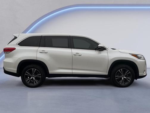 2019 Toyota Highlander LE I4