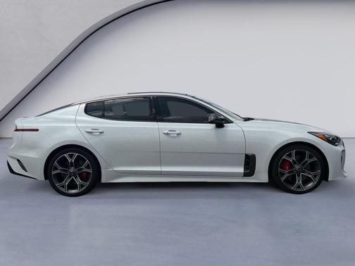 Snow White Pearl 2019 Kia Stinger GT2