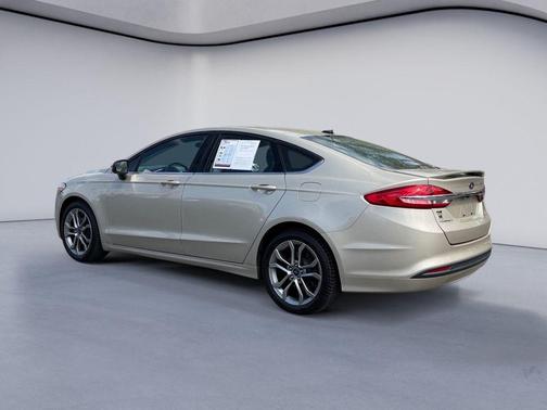 White Gold 2017 Ford Fusion SE