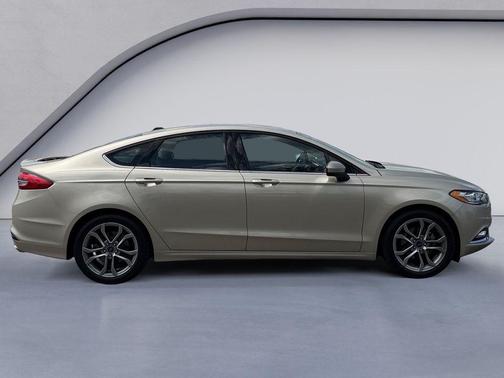 White Gold 2017 Ford Fusion SE