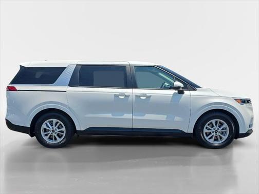 2022 Kia Carnival LX