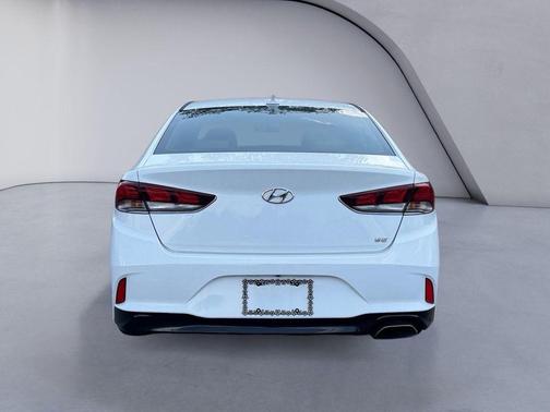 Quartz White Pearl 2018 Hyundai SONATA SE