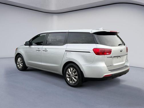 Silky Silver 2021 Kia Sedona LX