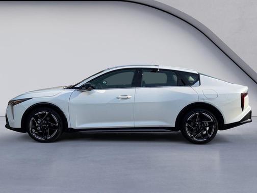 Snow White Pearl 2026 Kia K4 GT-Line