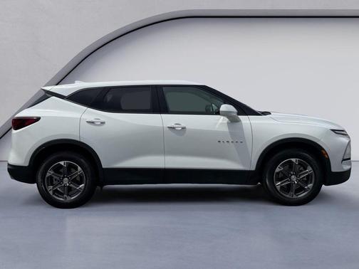 Summit White 2025 Chevrolet Blazer 2LT