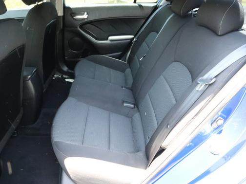 Photo 4 of 25 of 2018 Kia Forte LX