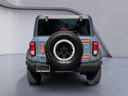 Azure Gray Metallic Tri-Coat 2023 Ford Bronco Black Diamond