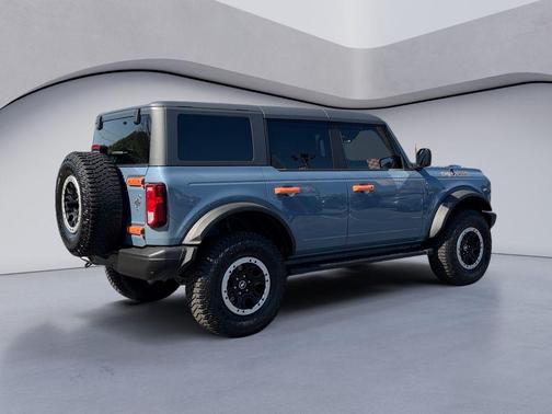 Azure Gray Metallic Tri-Coat 2023 Ford Bronco Black Diamond