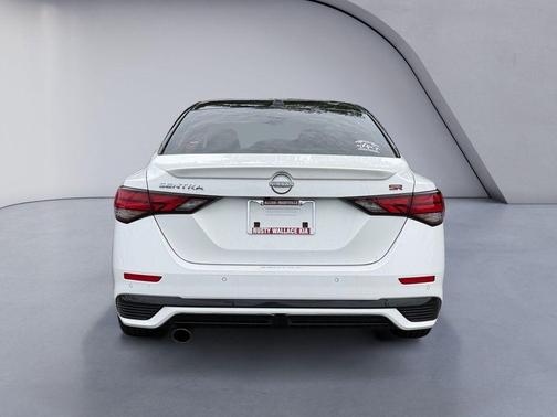 Aspen White Tricoat/Super Black 2024 Nissan Sentra SR