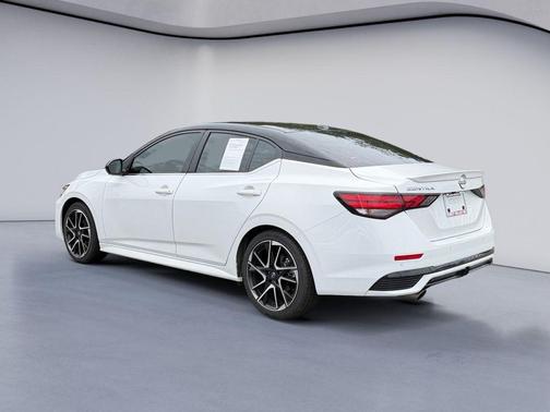 Aspen White Tricoat/Super Black 2024 Nissan Sentra SR