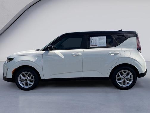 Clear White/Black Roof 2025 Kia Soul S