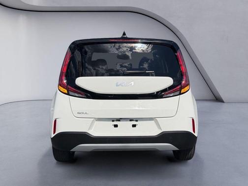 Clear White/Black Roof 2025 Kia Soul S