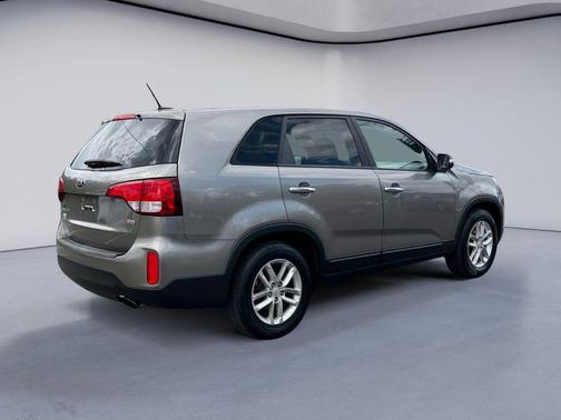 Titanium Silver 2015 Kia Sorento LX