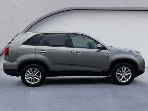 Titanium Silver 2015 Kia Sorento LX