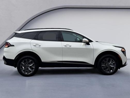 Snow White Pearl 2025 Kia Sportage Hybrid SX-Prestige