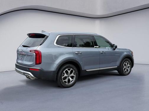 Everlasting Silver 2022 Kia Telluride EX