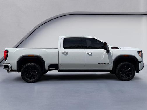 Summit White 2024 GMC Sierra 2500 AT4