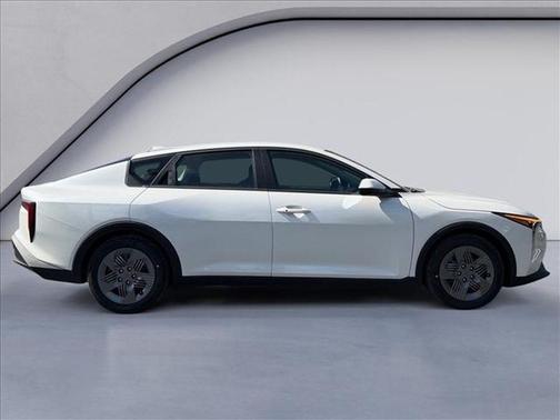 Snow White Pearl 2027 Kia K4 LX