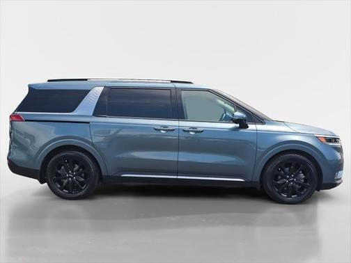 2023 Kia Carnival SX
