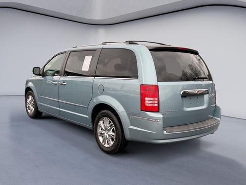 2010 Chrysler Town & Country Limited