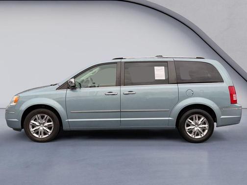 2010 Chrysler Town & Country Limited