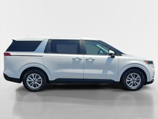 2022 Kia Carnival LX