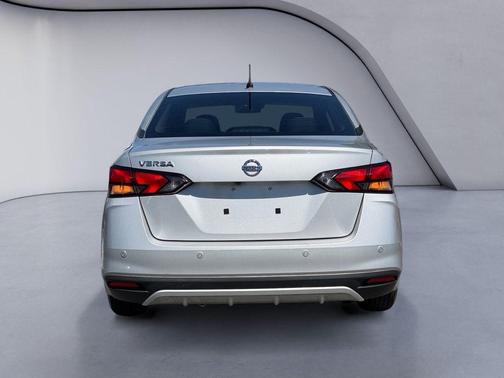 Brilliant Silver Metallic 2020 Nissan Versa 1.6 S