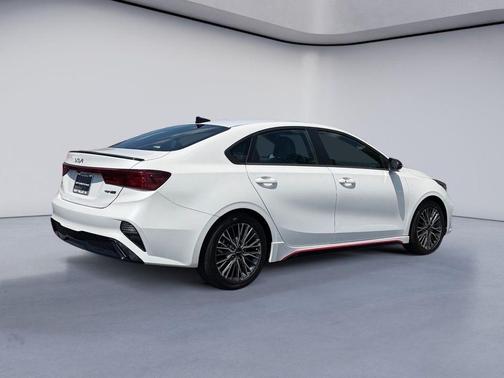 Snow White Pearl 2024 Kia Forte GT-Line