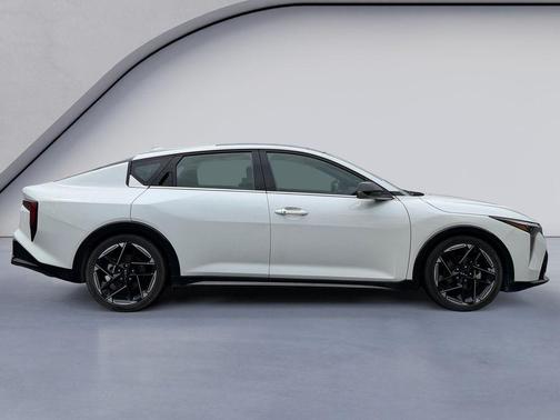 Snow White Pearl 2025 Kia K4 GT-Line