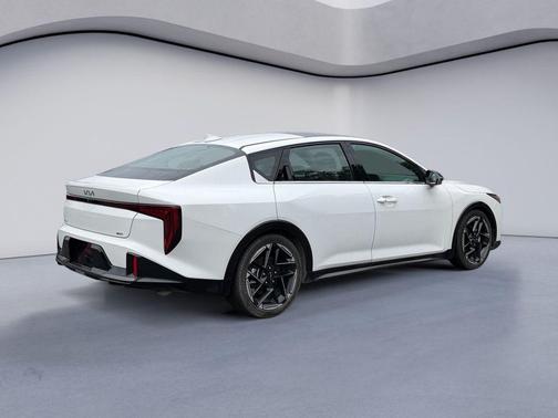 Snow White Pearl 2025 Kia K4 GT-Line