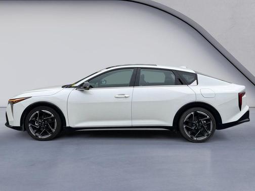 Snow White Pearl 2025 Kia K4 GT-Line