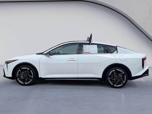 Snow White Pearl 2025 Kia K4 GT-Line
