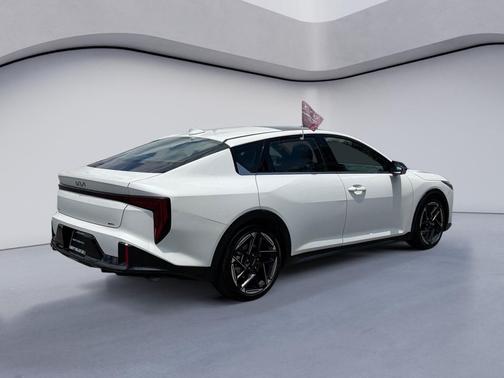 Snow White Pearl 2025 Kia K4 GT-Line