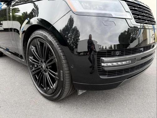 SANTORINI BLACK 2025 Land Rover Range Rover P530 SE