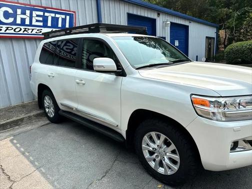 2017 Toyota Land Cruiser Base