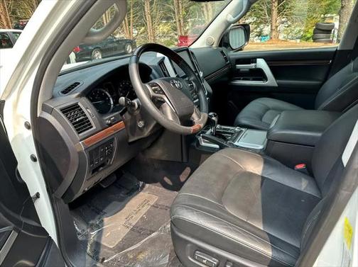 2017 Toyota Land Cruiser Base