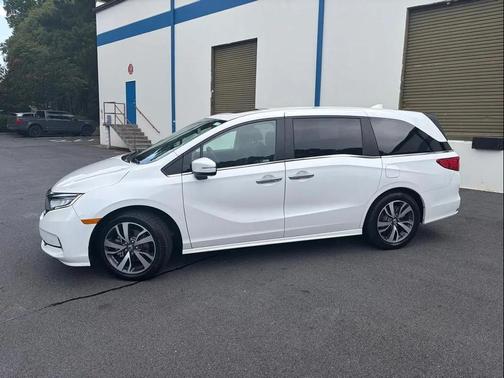 Platinum White Pearl 2023 Honda Odyssey Touring