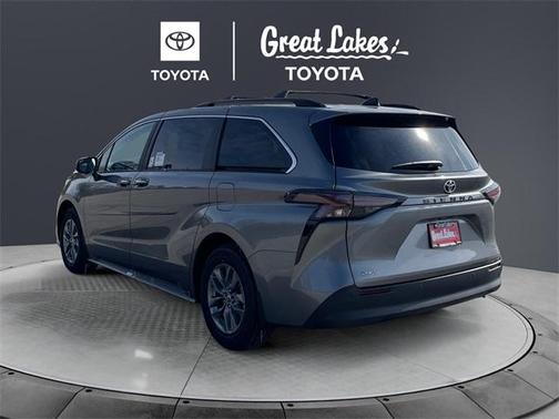 2026 Toyota Sienna XLE 8 Passenger