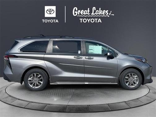 2026 Toyota Sienna XLE 8 Passenger