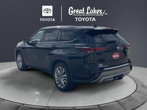 Midnight Black 2026 Toyota Highlander Hybrid Platinum