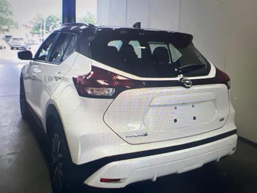 White 2021 Nissan Kicks SR