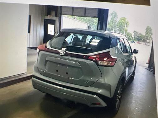 Silver 2021 Nissan Kicks SV