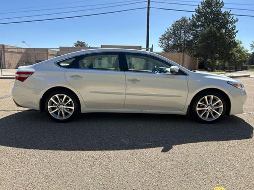 White 2015 Toyota Avalon Limited