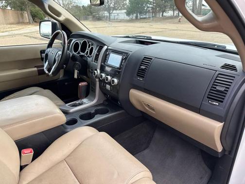 White 2014 Toyota Sequoia Platinum