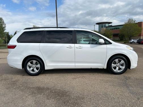 2015 Toyota Sienna LE