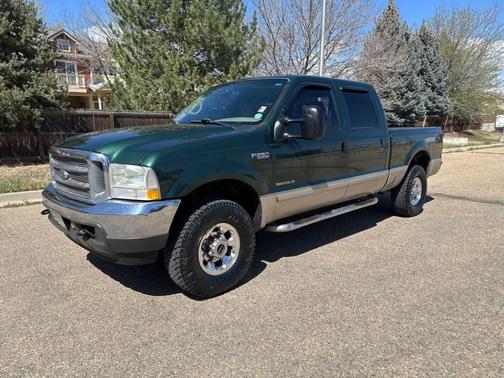 Green 2002 Ford F-250 Lariat