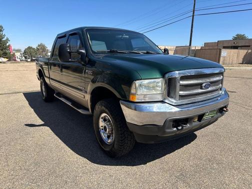 Green 2002 Ford F-250 Lariat