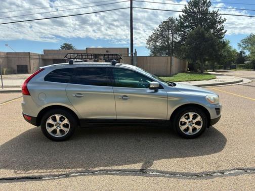 Electric Silver Metallic 2013 Volvo XC60 3.2