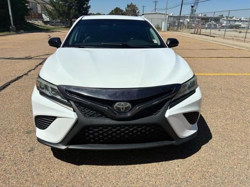 White 2019 Toyota Camry SE