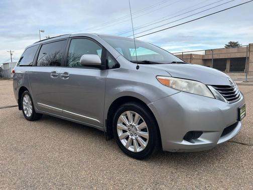 2011 Toyota Sienna LE